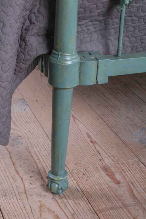 fig 4. Absolutely lovely King size brass and iron bed by Winfield and Co