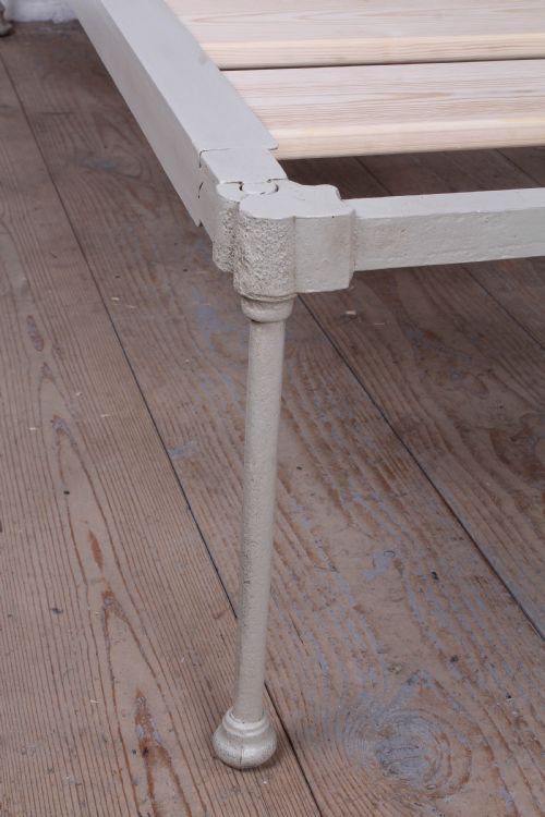 fig 2. Very early Victorian small single iron no end bed