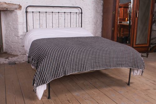 Fashionably Simple French All Iron Double No End Bed
