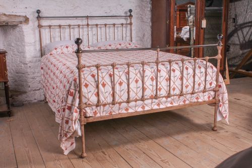 Classic English Straight Rail 5ft Bed with Intriguing Rust Effect Paint Finish.