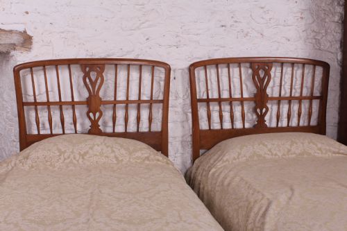 NICE PAIR OF HEALS OAK SINGLE BEDS - ADDITIONAL PHOTO 5