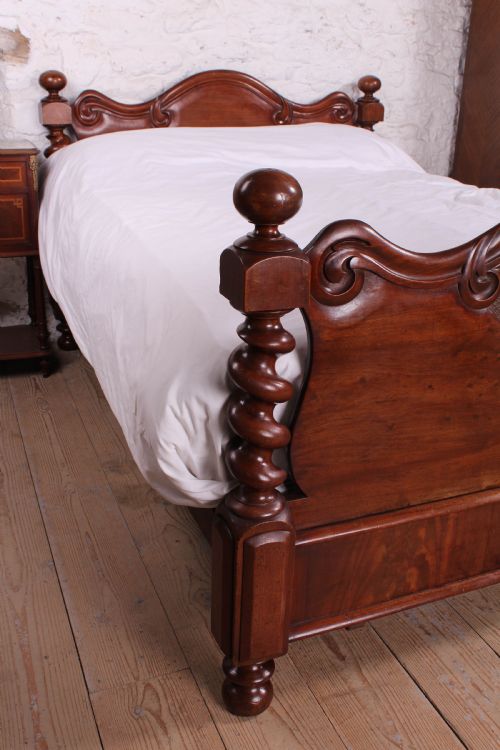 fig 1. Fabulous quality solid mahogany king size bed