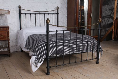 fig 1. Classic Edwardian dip rail black and brass bed