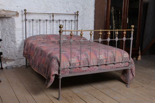 fig 1. Delightful Classic Straight Rail with Unique Spindle Detail