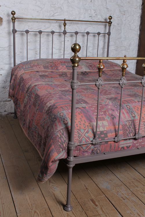 fig 2. Delightful Classic Straight Rail with Unique Spindle Detail