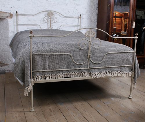 Lovely 5' King Size Forged Iron Bed