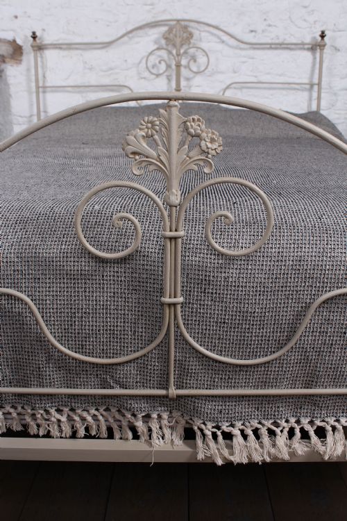 fig 1. Lovely 5' king size forged iron bed