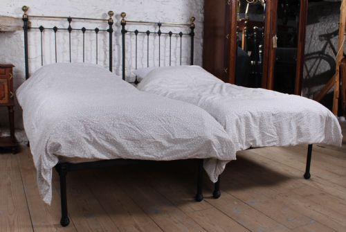 Handsome Pair of Classic Victorian Single No End Beds