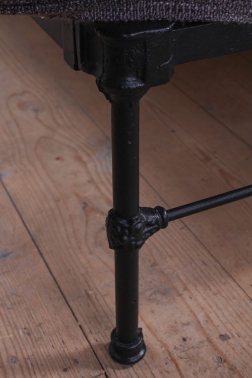 fig 3. Pleasingly simple Irish 5' king size no end bed