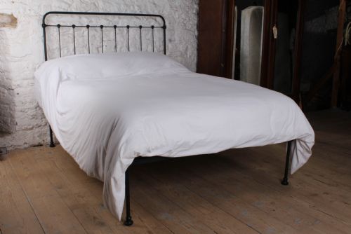 Pleasingly Simple All Iron No End Double Bed