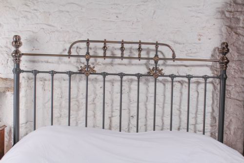 fig 1. Fabulous classic Victorian super king size no end bed