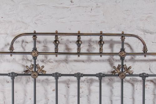 fig 2. Fabulous classic Victorian super king size no end bed