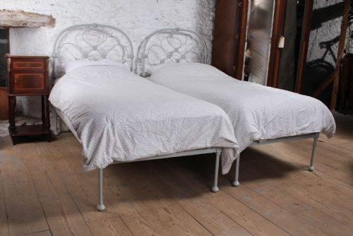 Attractive Pair of Single All Iron No End Beds (Can Be Joined)