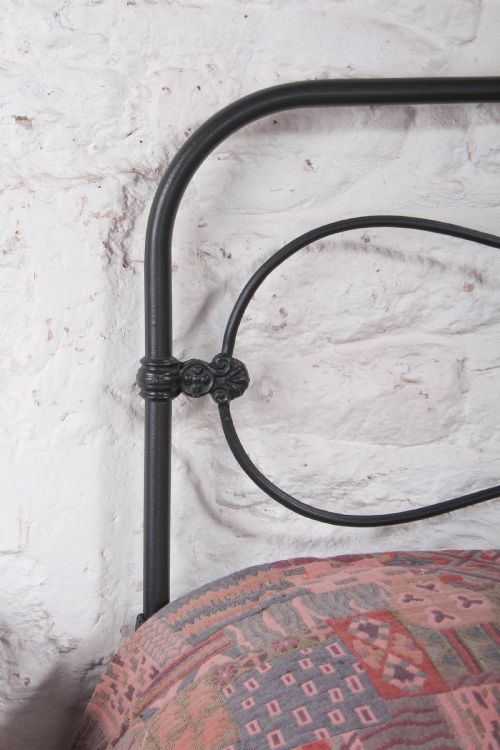 fig 3. Pleasingly simple no end king size bed
