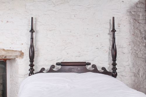 fig 1. American Federal four poster double bed