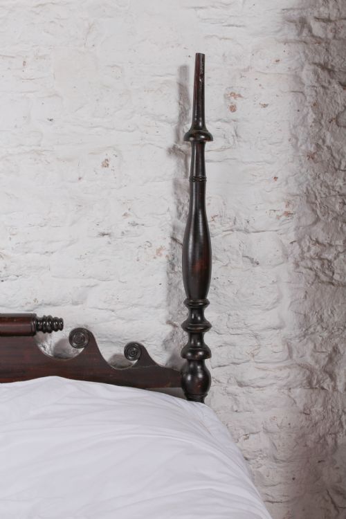 fig 4. American Federal four poster double bed