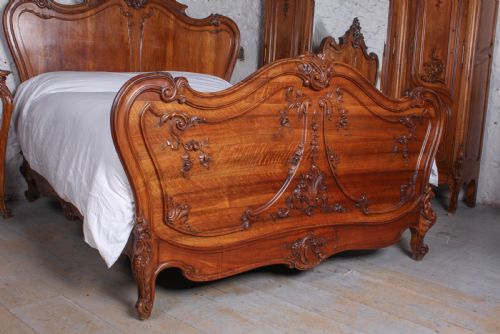 SPECTACULAR LOUIS XV STYLE BEDROOM SUITE WITH KING SIZE BED - ADDITIONAL PHOTO 2