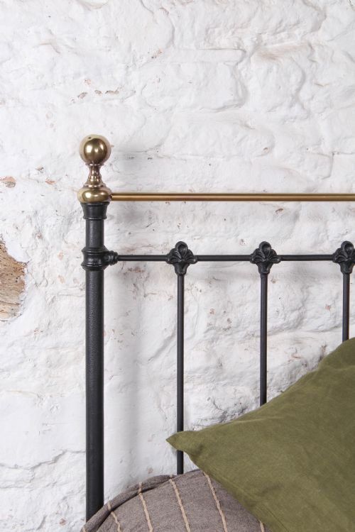 fig 2. Classic Victorian no end black king size bed
