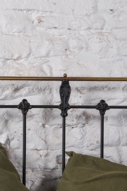 fig 3. Classic Victorian no end black king size bed