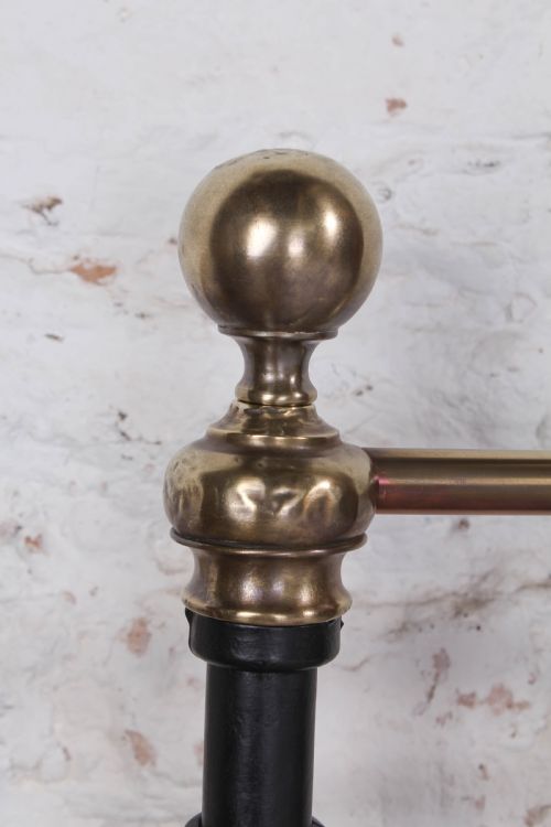 fig 2. Traditional classic Victorian king size brass and iron
