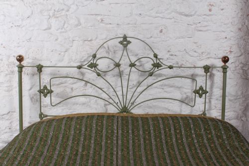 fig 1. Strikingly attractive Victorian King-size No-end Bed