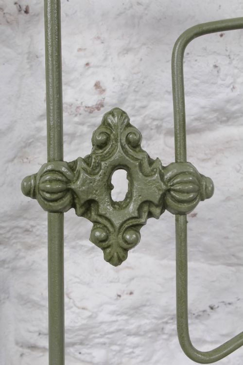 fig 2. Strikingly attractive Victorian King-size No-end Bed