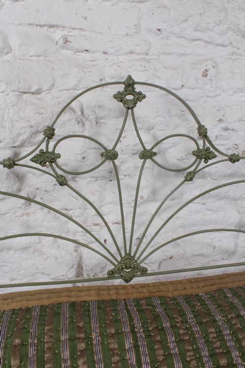 fig 3. Strikingly attractive Victorian King-size No-end Bed