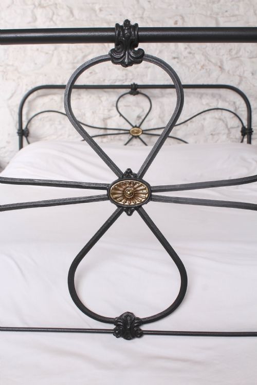 fig 2. Charming iron cottage style double bed
