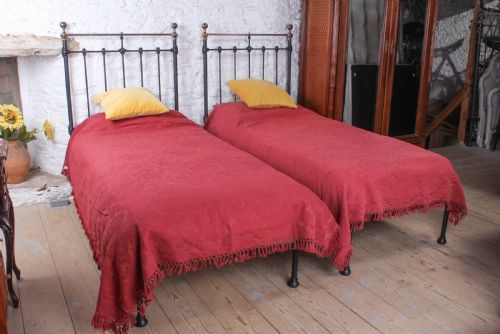 Handsome Pair of Classic No End Single Beds (Joinable)