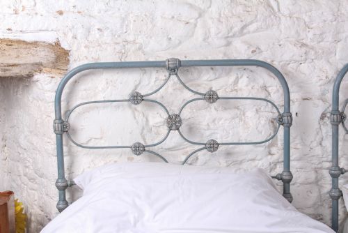 fig 1. Attractive pair of decorative Victorian iron no end single beds