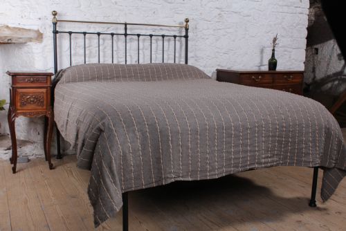 Classic Victorian No End Black King Size Bed