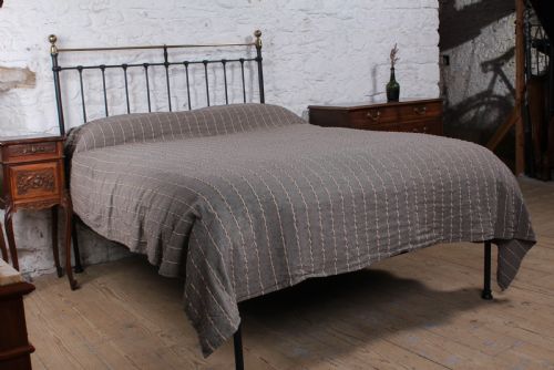 fig 1. Classic Victorian No End Black King Size Bed