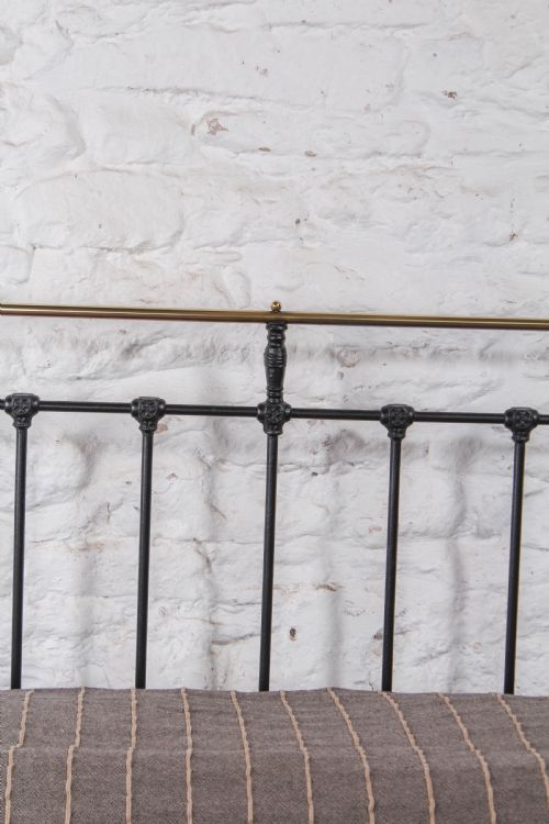 fig 2. Classic Victorian No End Black King Size Bed
