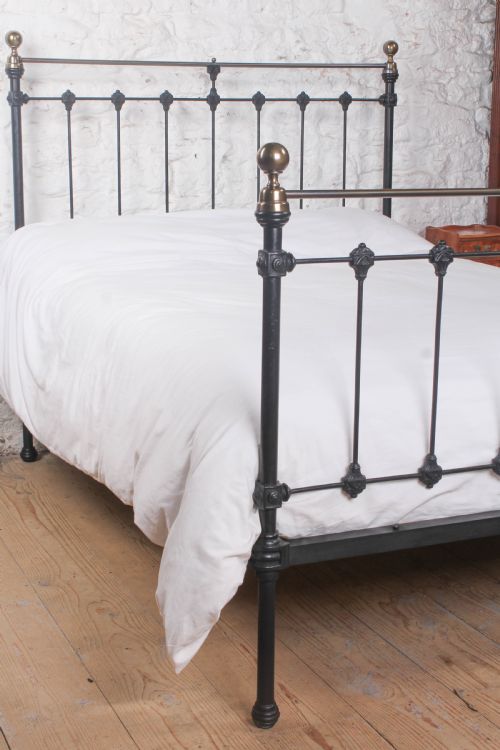 fig 1. Classic Victorian black and brass straight rail double bed