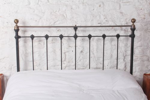 fig 4. Classic Victorian black and brass straight rail double bed