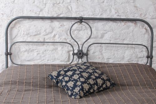 fig 1. Very nice aged paint kingsize Irish no end bed 