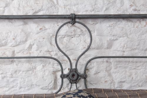fig 4. Very nice aged paint kingsize Irish no end bed 