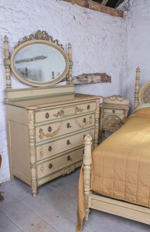 EXQUISITE PAINTED CANED RARE 6' SUPER KING SIZE SUITE WITH BEDSIDES AND DRAWERS - ADDITIONAL PHOTO 3