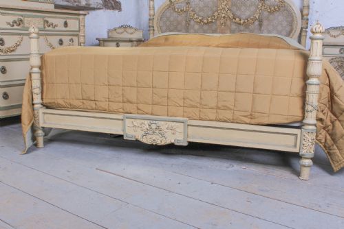 EXQUISITE PAINTED CANED RARE 6' SUPER KING SIZE SUITE WITH BEDSIDES AND DRAWERS - ADDITIONAL PHOTO 5