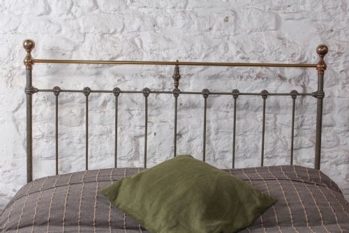 fig 1. Gorgeous green and aged brass double no end bed