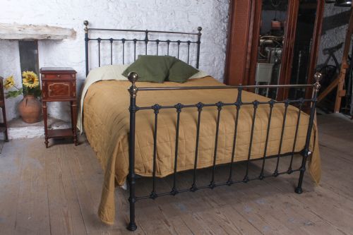 Traditional Classic Victorian English 5ft King Size Brass and Iron Bed