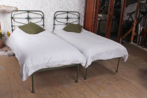 Lovely Pair of Idividual Iron No End Single Green Beds (Can Be Joined)