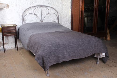 Delightful Queen Size Irish No-end Bed