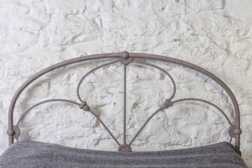 fig 1. Delightful Queen Size Irish No-End Bed