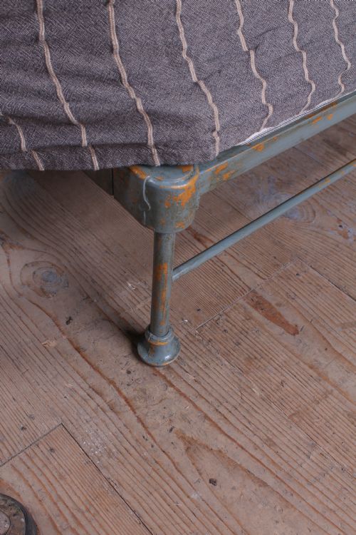 fig 2. Incredibly Attractive and Unique Portuguese King Size No End Bed