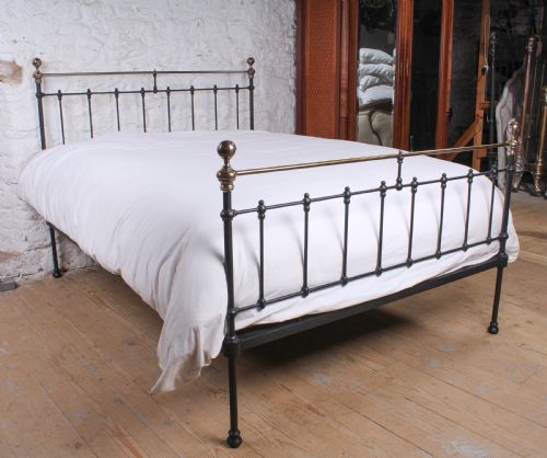 Simply Lovely Lower Height Classic Victorian Black and Brass King Size Bed