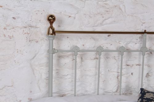 fig 4. Very Nice Victorian No End Small Double Bed