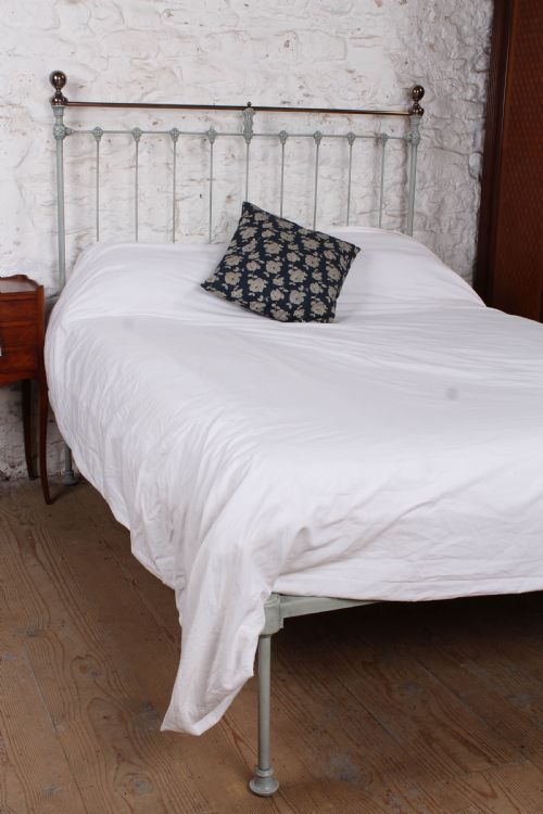 fig 4. Light and Airy Feeling Double No End Bed