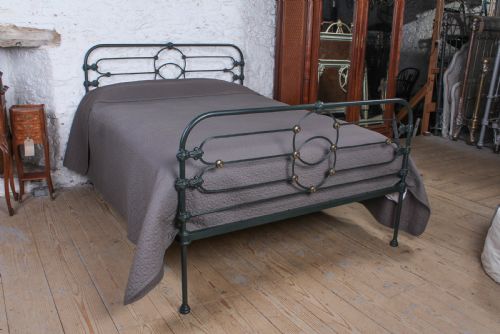 Alluringly Attractive Victorian King Size Bed with Brass