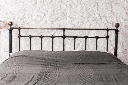 fig 3. Stunningly Detailed Winfield Taper Post King Size Bed